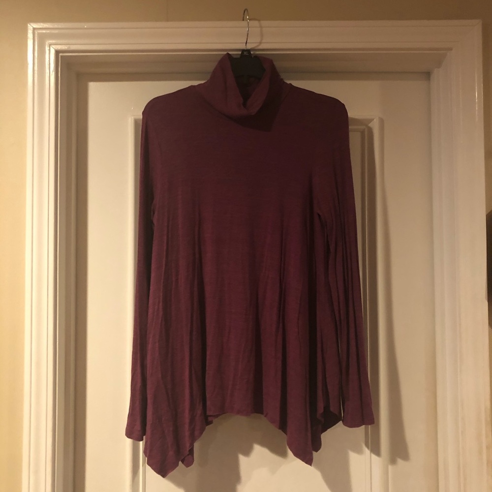 American Eagle long sleeve shirt.